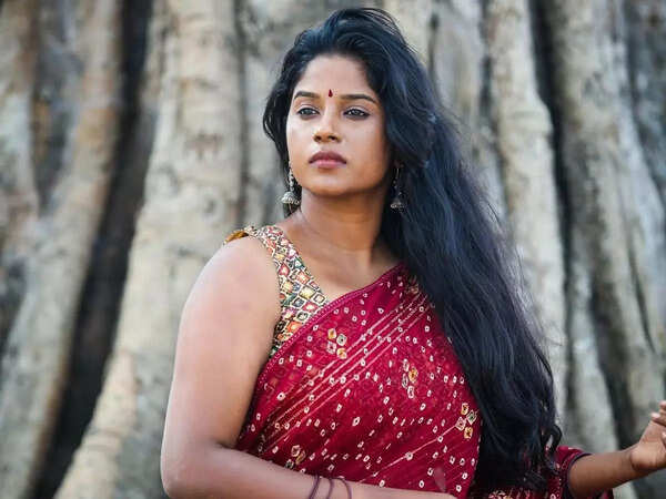 Gabriella Sellus Stills