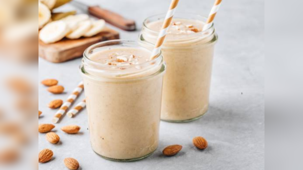 Almond milk smoothie