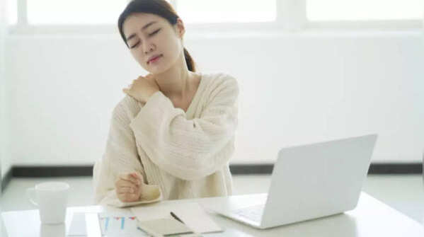What are the causes of cervical arthritis?