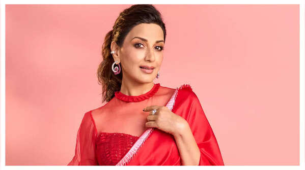 Sonali Bendre hosting the show
