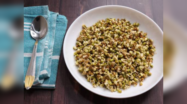 Steamed moong sprouts