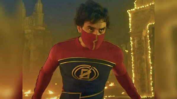 Minnal Murali (2021)