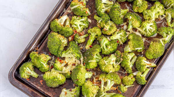 Nutritional value of 1 cup of raw broccoli