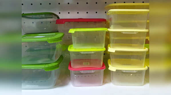 Plastic food containers