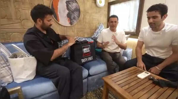 Aaryamann fights with Ayushmaan for hamper