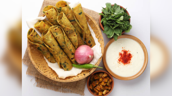 Palak thepla with curd