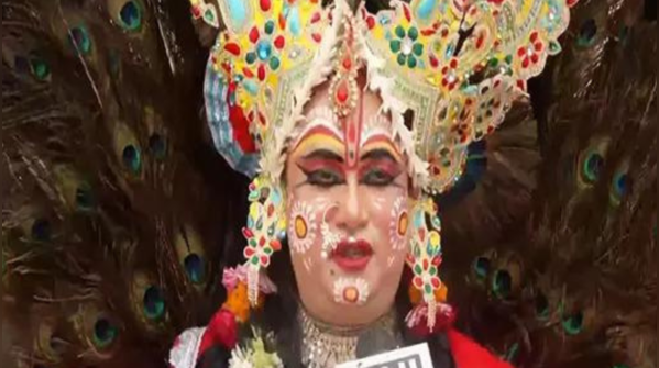 Devotees express love