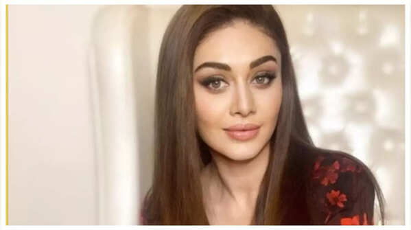 Shefali Jariwala passes away at 42: 5 sudden symptoms of cardiac arrest that require immediate attention
