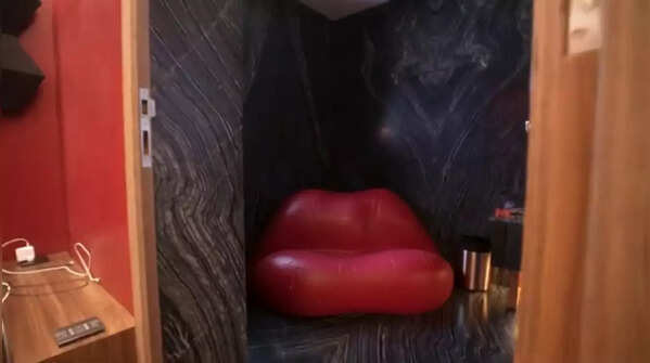 Mick Jagger’s Lip-Shape Inspired Couch