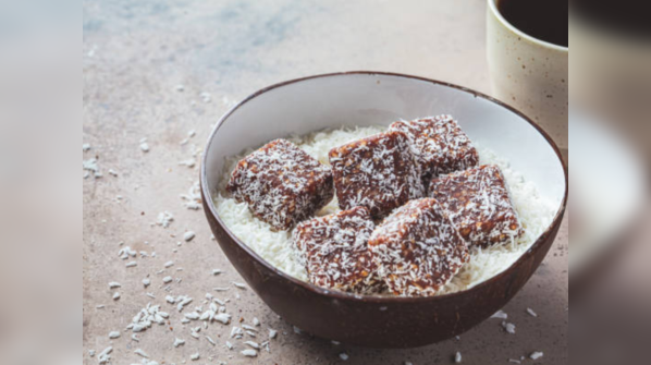 Khajur and coconut bites
