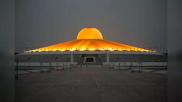 Wat Phra Dhammakaya, Thailand