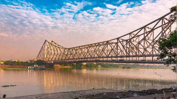 Enjoy a boat ride at Prinsep Ghat