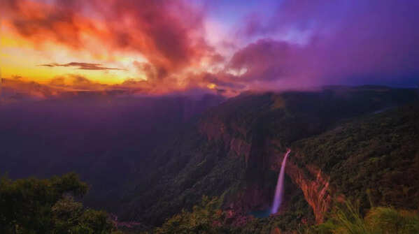 Nohkalikai Falls, Meghalaya (340 m)