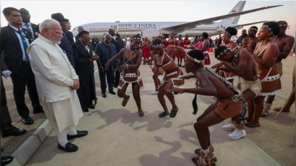 PM Modi enjoys cultural performance before departure