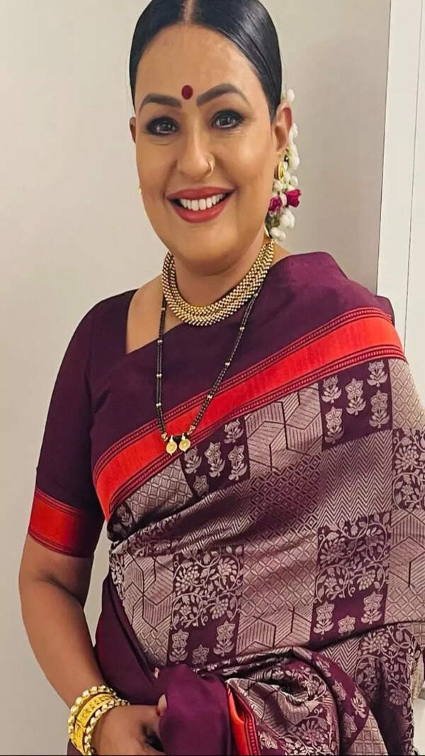 Ashwini Kalsekar Images