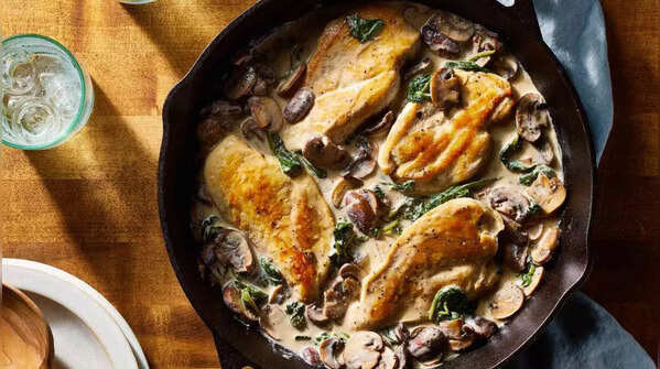 Creamy Garlic Mushroom Chicken Skillet