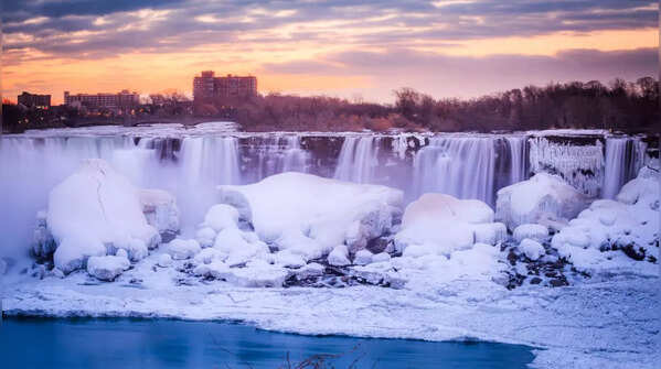 The ice-covered Horseshoe Falls