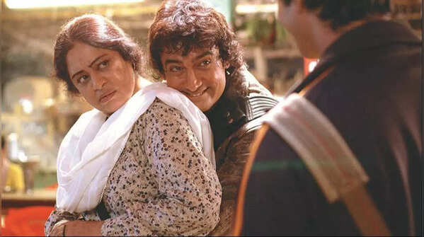 Kirron Kher in Rang De Basanti