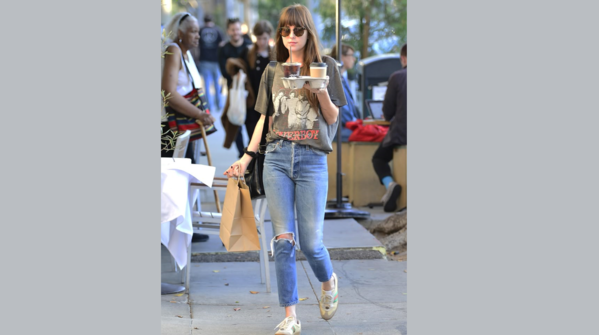 The casual-chic jeans and tee look (but make it polished)