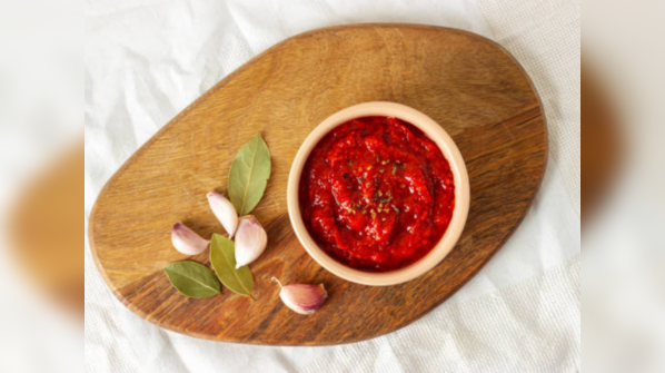 Sukha lasun chutney from Maharashtra