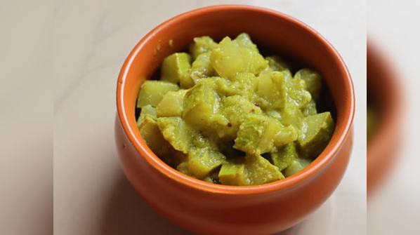 Boiled bottle gourd (lauki) with lemon
