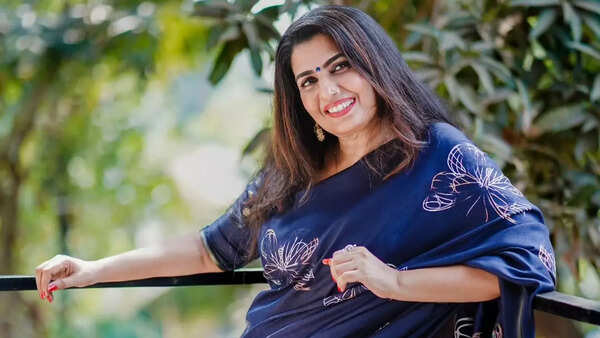 Maya Viswanath Photos