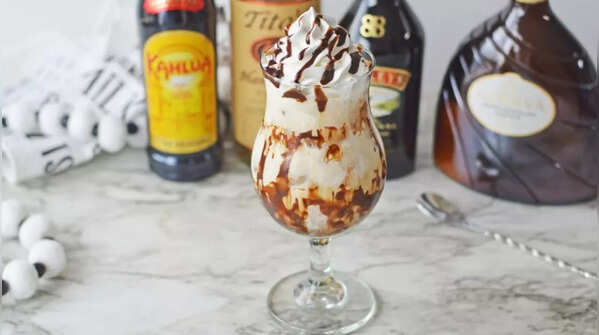 Mini mudslide sundaes