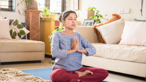 Focus on the breath, not on "clearing the mind"
