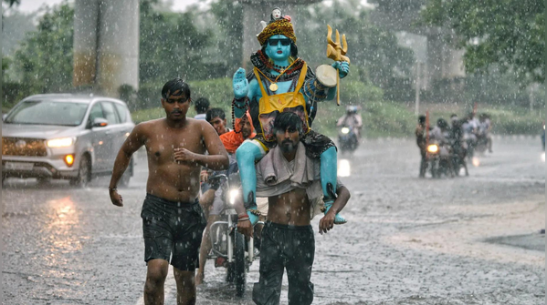 Kanwariyas brave rain
