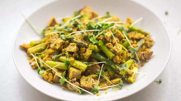 Tofu scramble with spinach