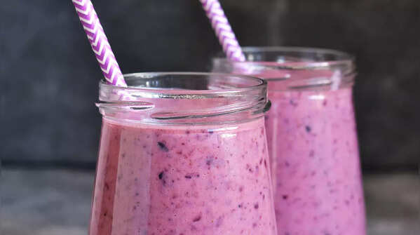 Berry and kefir smoothie
