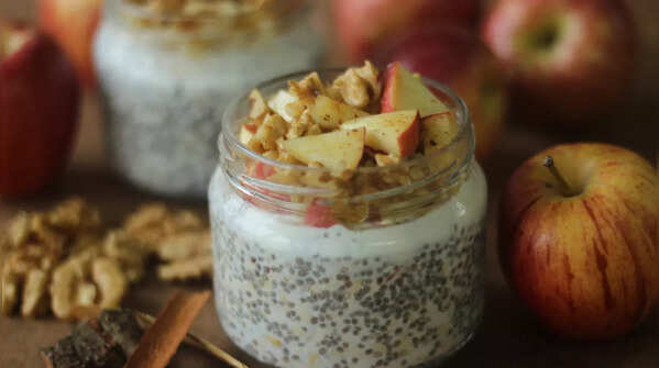 Overnight oats with chia and berries