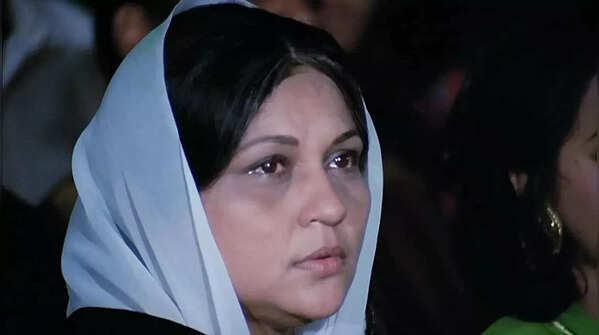 Amitabh Bachchan Called Her His "Screen Mother Forever"