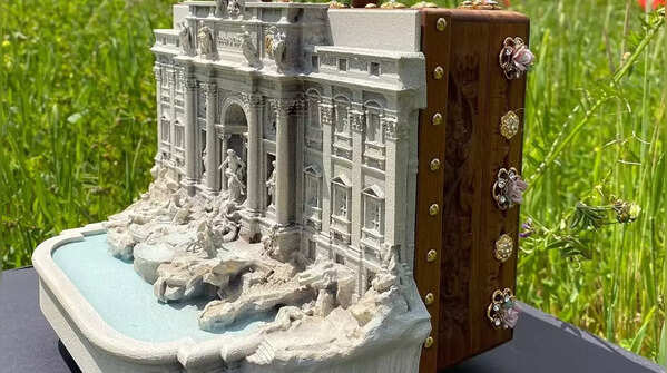 A handbag that’s basically a wearable sculpture