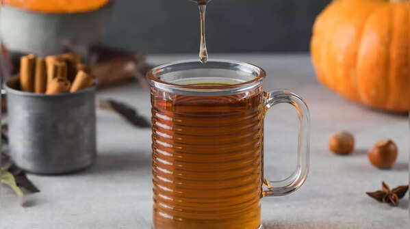 How is honey made and why honey is healthier than sugar