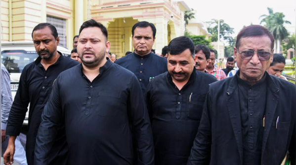 RJD leader in black: Opposition protests in Bihar assembly against SIR