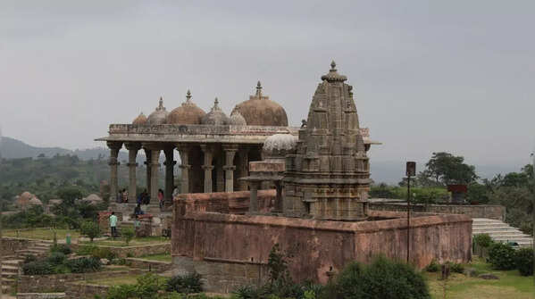 Kumbalgarh Fort has over 300 temples