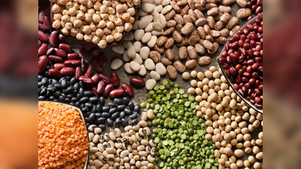 Chickpeas and kidney beans (chole, rajma and their cousins)