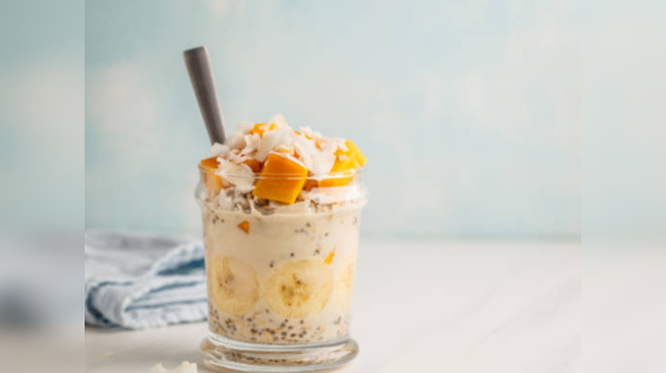 Overnight oats with fruit and seeds