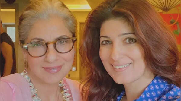 2. Dimple Kapadia and Twinkle Khanna