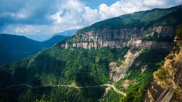 Nohsngithiang Falls, Meghalaya