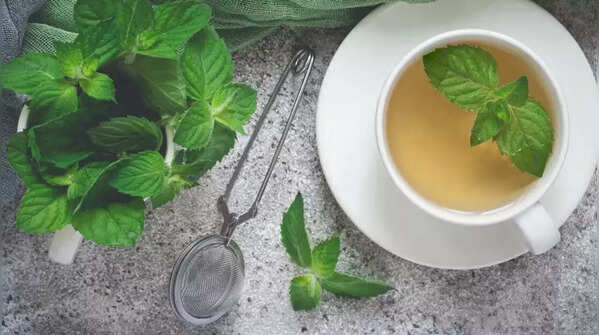Moringa and mint infusion