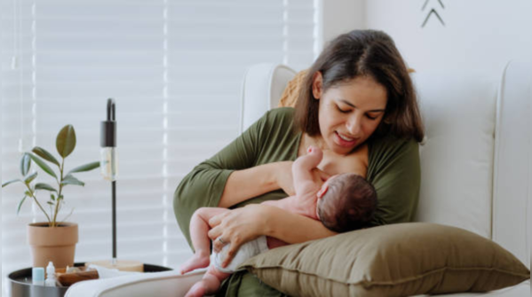 What are the four important steps for correct breastfeeding positioning?