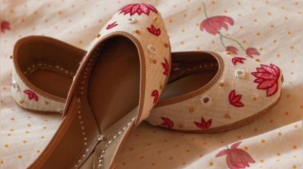 Block-printed juttis