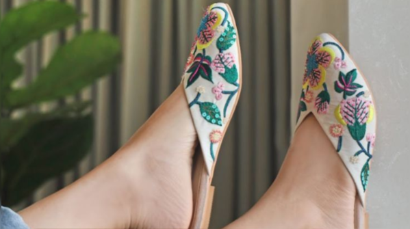 Embellished mule juttis