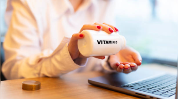 How does vitamin D deficiency manifest differently in women in terms of muscle health