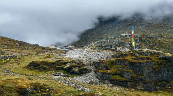 Drive through the jaw-dropping Sela Pass