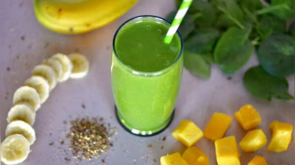 Mango-banana spinach smoothie