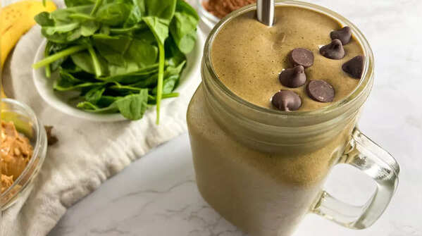 Peanut butter-chocolate spinach shake