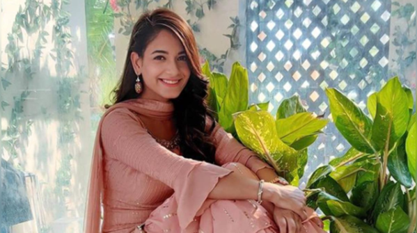 Shagun Sharma as Pari Virani